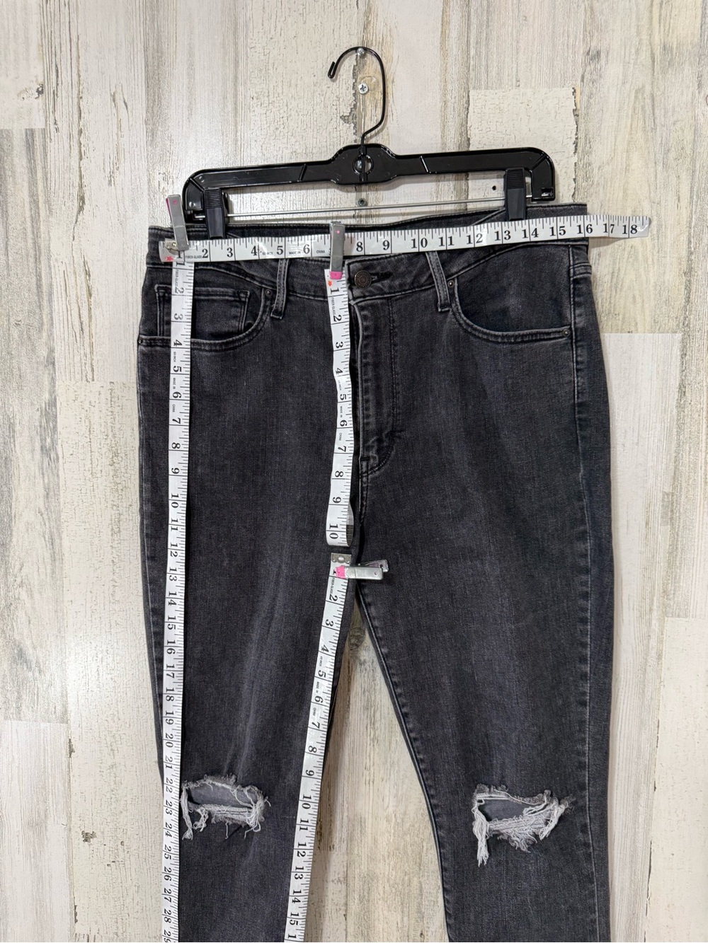 Levi's Black 721 High Rise Skinny Ripped Knee Jeans - Picture 4 of 14